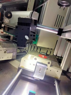 آلة طباعة الشاشة الأوتوماتيكية بالكامل بثلاثة ألوان 60 قطعة/دقيقة